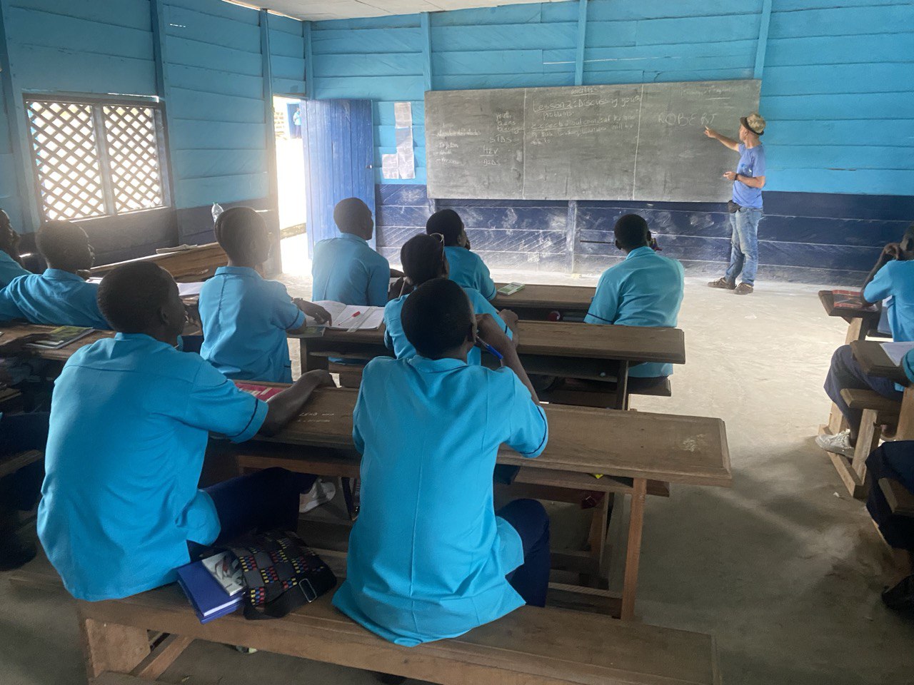 Robert Volunteering in Pacesetters Bilingual School Penja